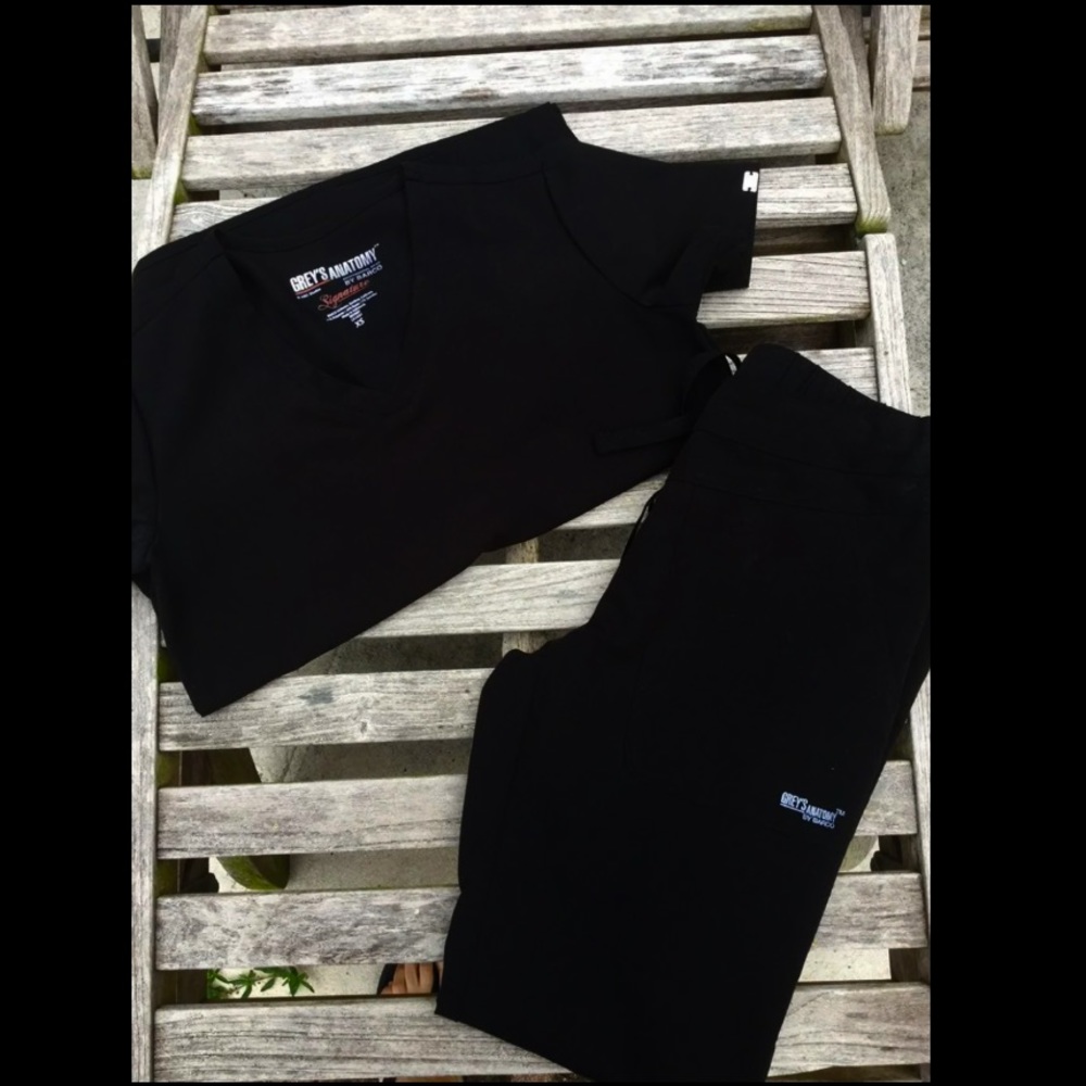 Grey’s Anatomy Signature scrub set